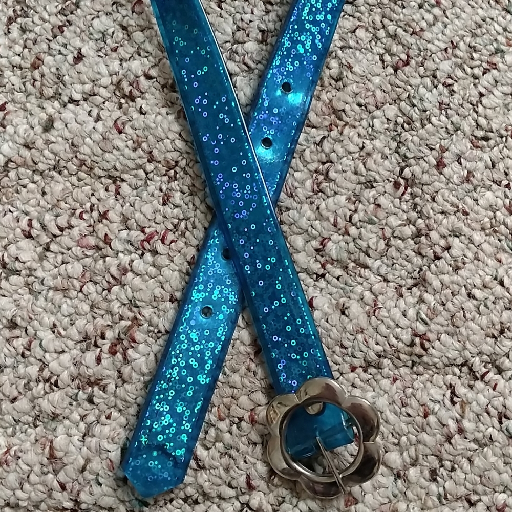 Girls belt, size 33" long and 1"wide